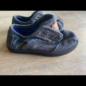 Toddler size 9t toms